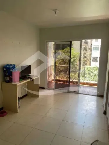 2 Quartos com Suíte, Vaga na Escritura e Reforma Impecável a 2 Quadras da Praia de Botafog