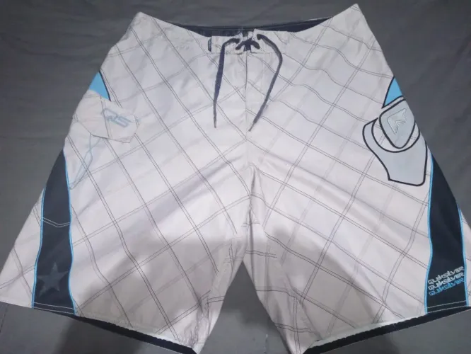 Bermuda Quiksilver Original edição antiga - Estilo e Conforto