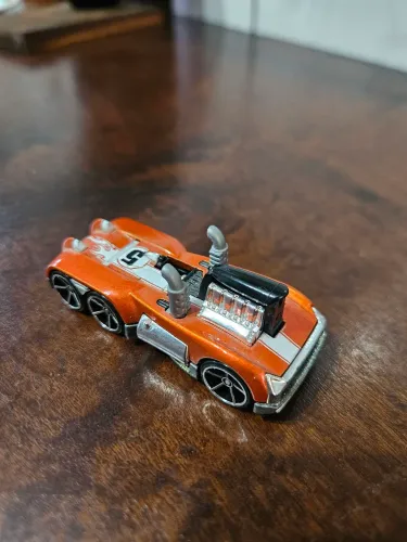 Carrinho Hotwheels semi-psycho