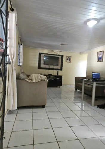Encante-se com está incrível casa em Taguatinga, na QNM 34, próxima ao JK Shopping.