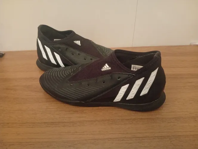 Chuteira Adidas