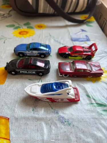 Modelos da hot wheels e matchbox (5 unidades)
