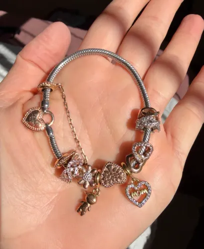 Pulseira vivara original com 7 berloques e trava de segurança! Número 17