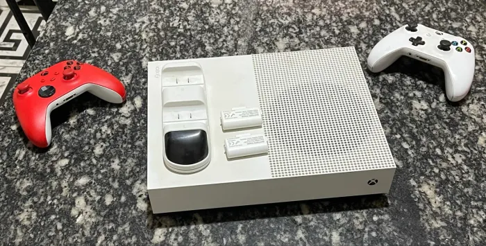 Xbox one s all digital edition 1TB + dock/pilhas carregáveis