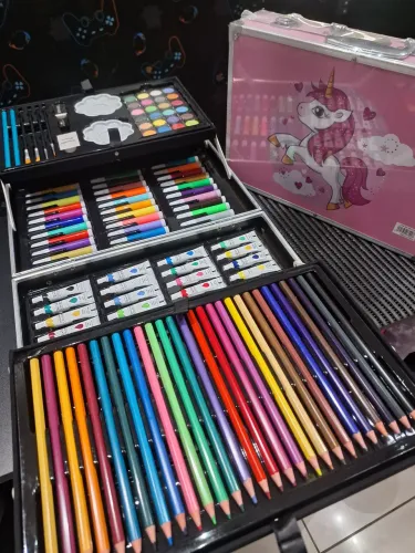 Maleta com kit de pintura com 145 peças