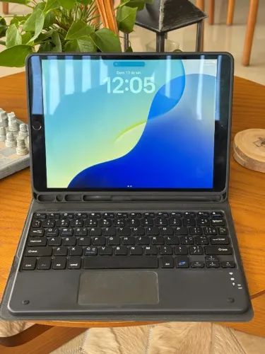Ipad Air - 3a Geração - 10,5"- 64GB c/capa e teclado.