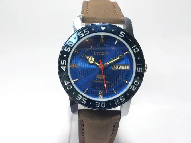 Citizen Automatico 8200 Relógio de pulso analógico com data e dia da semana J76