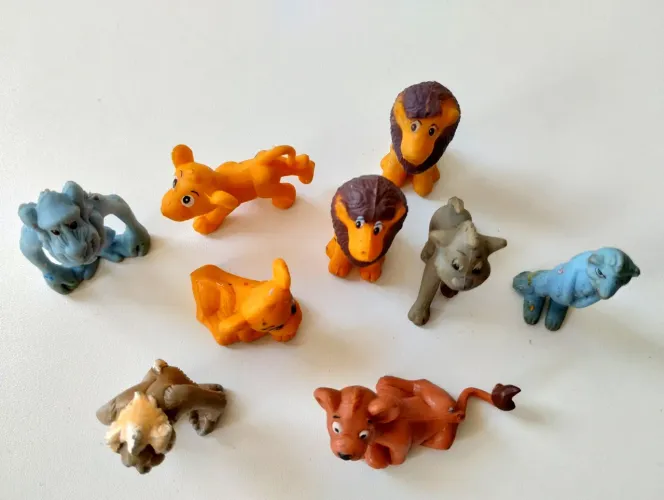 Miniaturas dos anos 90 Rei Leão Kinder ovo