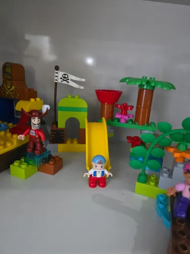 Lego duplo jake e os piratas da terra do nunca barco com ilha e ilha da diversão usado