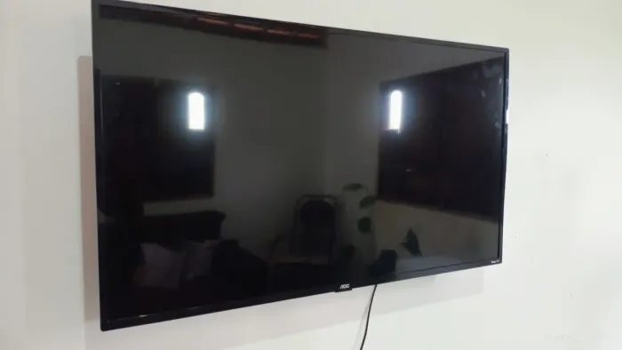 TV AOC COM DISPLAY Queimado 