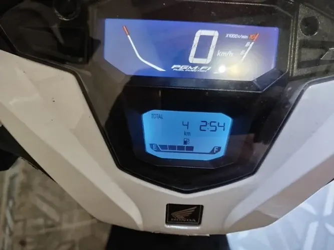 Honda Elite 125cc Única dona, impecável apenas 4KM rodados.