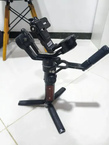 Gimbal AK2000s<br>Estabilizador de 3 eixos pra câmera<br>DSLR / Mirrorless.