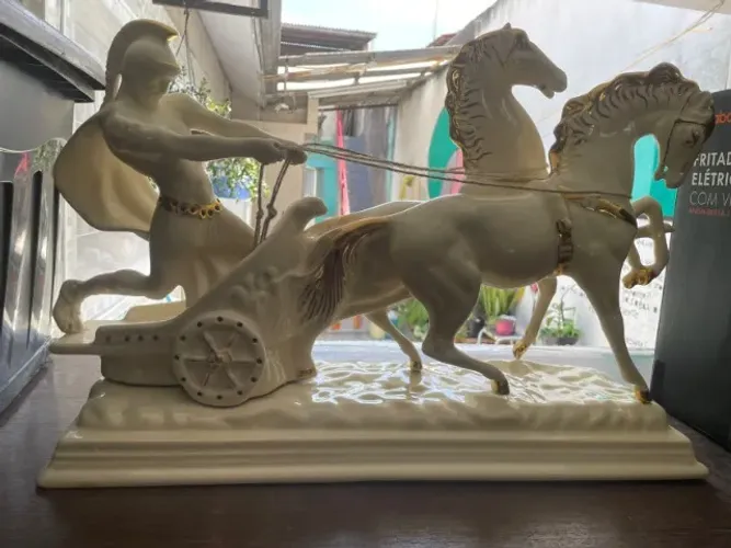 Estatua Biga alexandre o grande porcelana