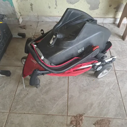Vendo carrinho de bebê + bebê conforto USADO