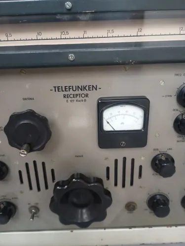 Rádio receptor tellefunken E 127 kw-4b