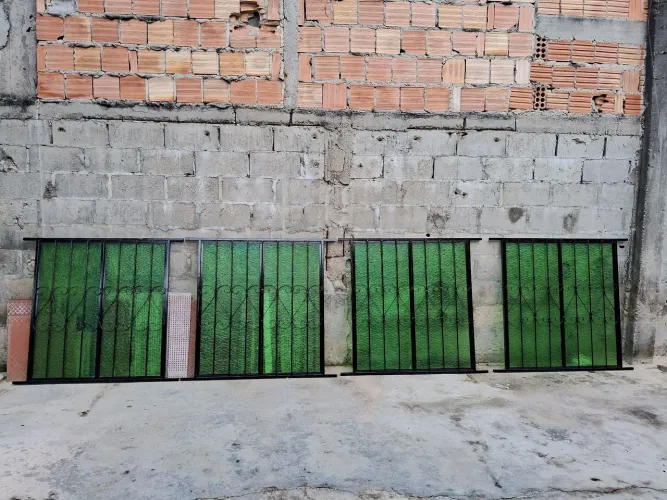Vendo essas janelas gradiadas com essas 4 pedra juntos no valor de 350 a unidade das ja