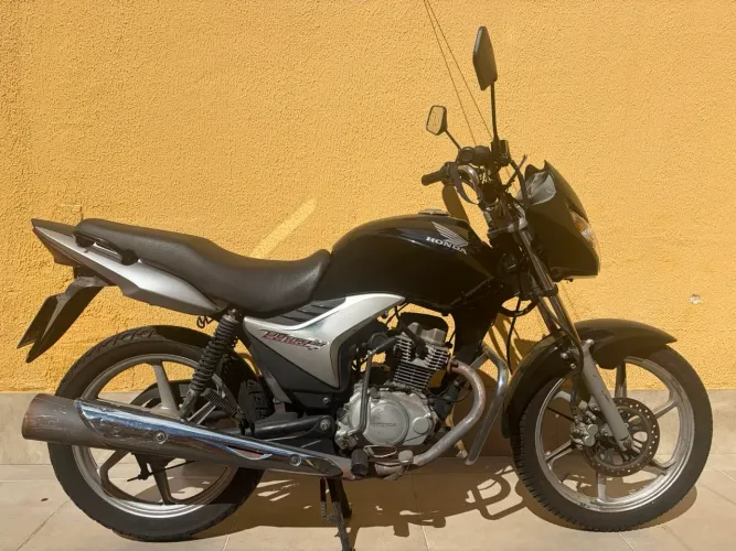 Vende-se GC TITAN 150 ES