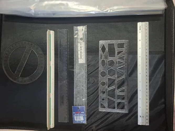 Kit de Desenho Técnico Profissional - Escalímetro, Gabarito e Réguas