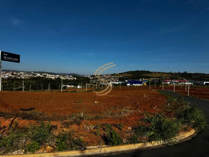 Terreno de esquina, com ótima topografia, medindo 308,02 m²