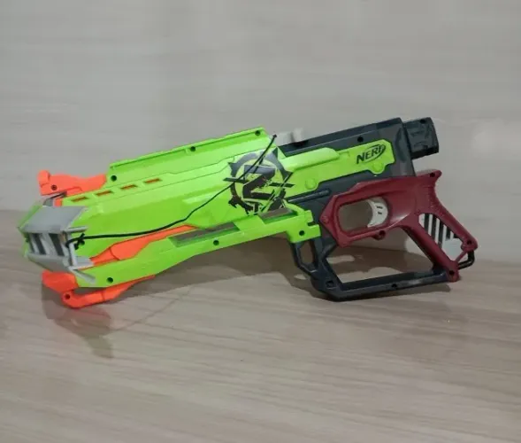 Nerf Zombie Strike - usada - ótimas condições