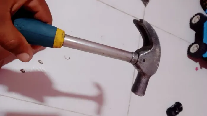 Martelo semi-novo pouco tempo de uso r$ 30