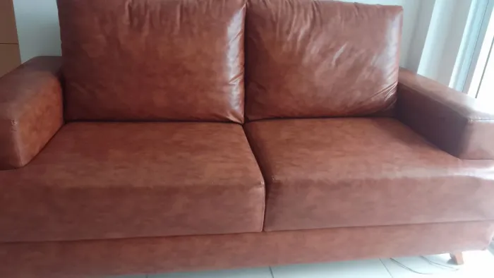 Sofá em Courino 