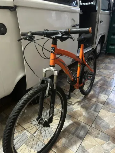 Bicicleta Alumínio Aro 26 aero 21 marchas