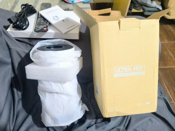 Projetor Portátil HY300 Ultra HD , NOVO NA CAIXA ORIGINAL SEM USO