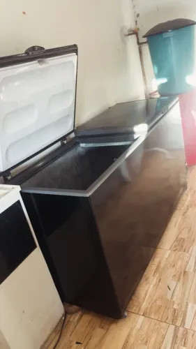 2 Freezer um de 500l o outro de 136L duas portas conservado, nunca reformado. 