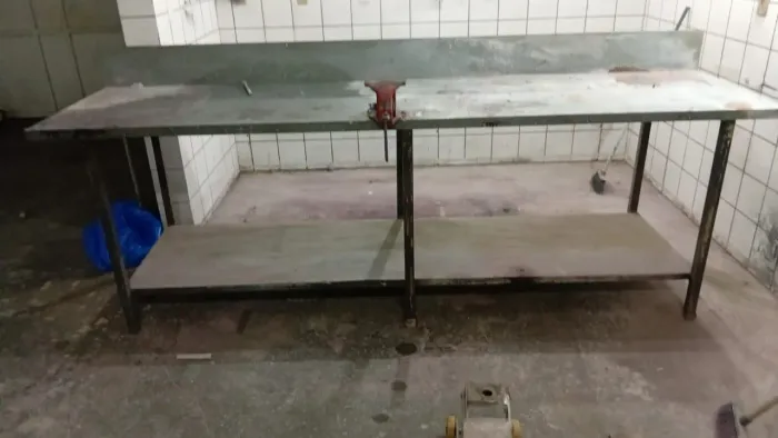 Vendo mesa para Funilaria/Mecânica