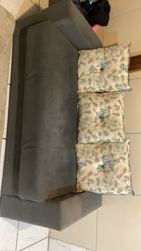 Sofá três lugares