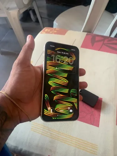 iPhone 11 com carcaça do 17 pro 