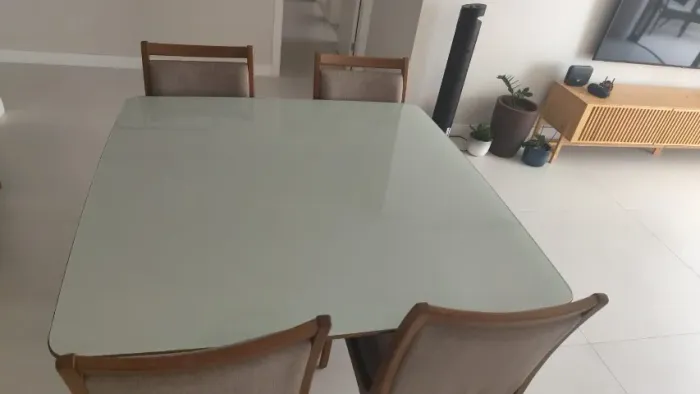 Mesa de jantar Jacaúna 1,30×1,30 + 4 cadeiras - madeira natural