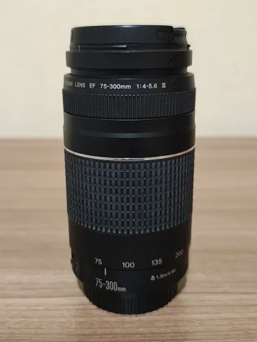 Lente Canon EF 75-300mm f/4-5.6 III - Teleobjetiva