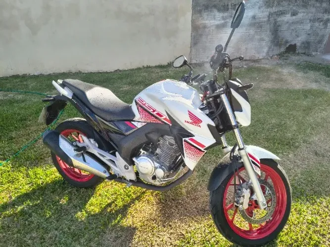 Honda CB 250F Twister 2022 CBS