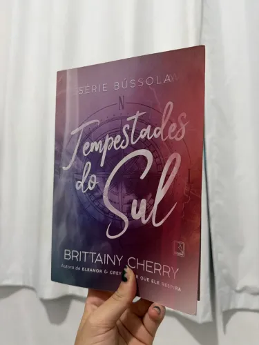 LIVRO Tempestades do Sul - Brittainy Cherry