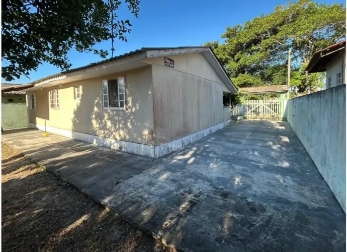 Vendo ou troco cada a 500 metro da praia de Matinhos pr com terreno bem amplo