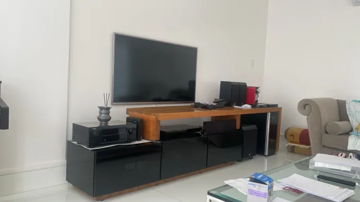 Vendo Rack da Líder Interiores, semi novo de madeira e laca !