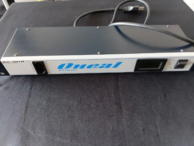 Régua De Energia Oneal Oac-801-e10 Com 8 Tomadas + 1 Frontal