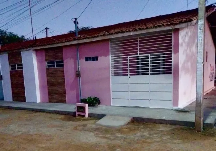 ? CASA À VENDA - SOBRADINHO/BA