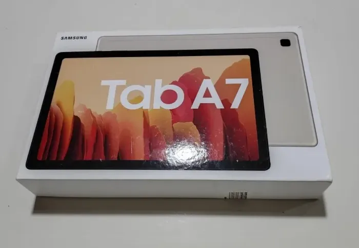 Tablet Samsung Dourado A7 10,4" SEMINOVO (Caixa e Acessórios Originais)