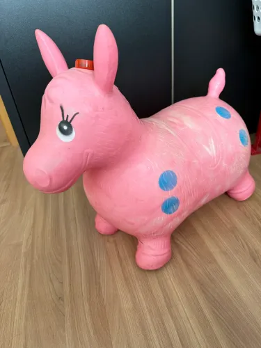 Cavalo inflável rosa 