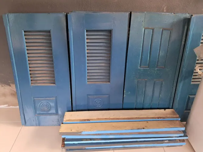 JANELAS DE PAU DARCO COM PORTA 170,00 EM PERFEITO ESTADO 