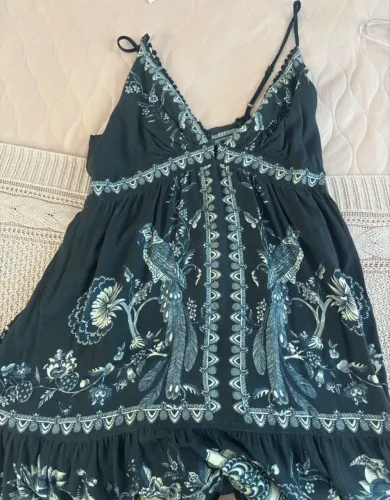Vestido Farm com peque furo imperceptível no meio
