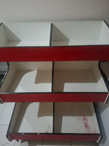 Vendo balcão com 6 divisões, ideal para comércio