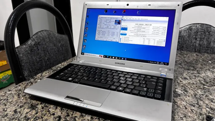 Notebook Samsung Rv 411 i5 520 de 2.4 c turbo 2.9 com Ssd 240 com 6gb ( bateria 90 )