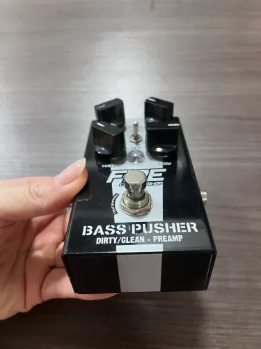 Pedal Fire Custom Shop - Bass Pusher (Dirty/Clean Preamp)