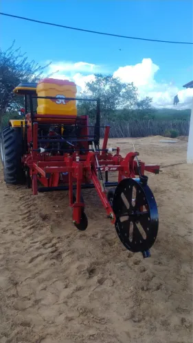 Enxada rotativa e plastificadora SR para plantações