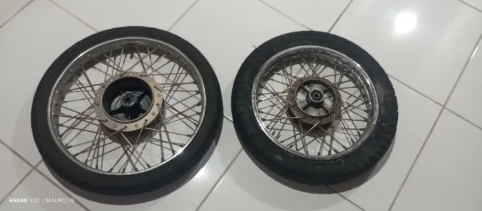 Vendo 2 Rodas de Moto BIZ
