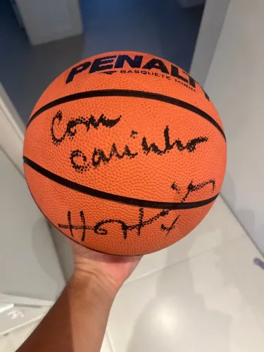 Bola de basquete autografada